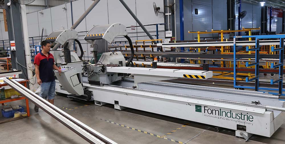 Italian Fomindustrie CNC precision aluminum profile cutting machine