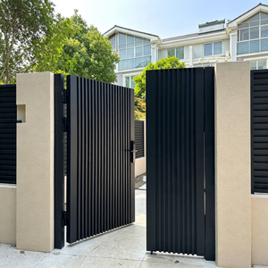 Powder Coated Aluminum Gate Vertical Slat Panel With Pull Handle For Modern Residential House