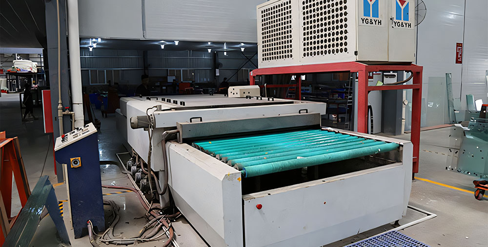 Automated glass washing and dust-free cleaning line