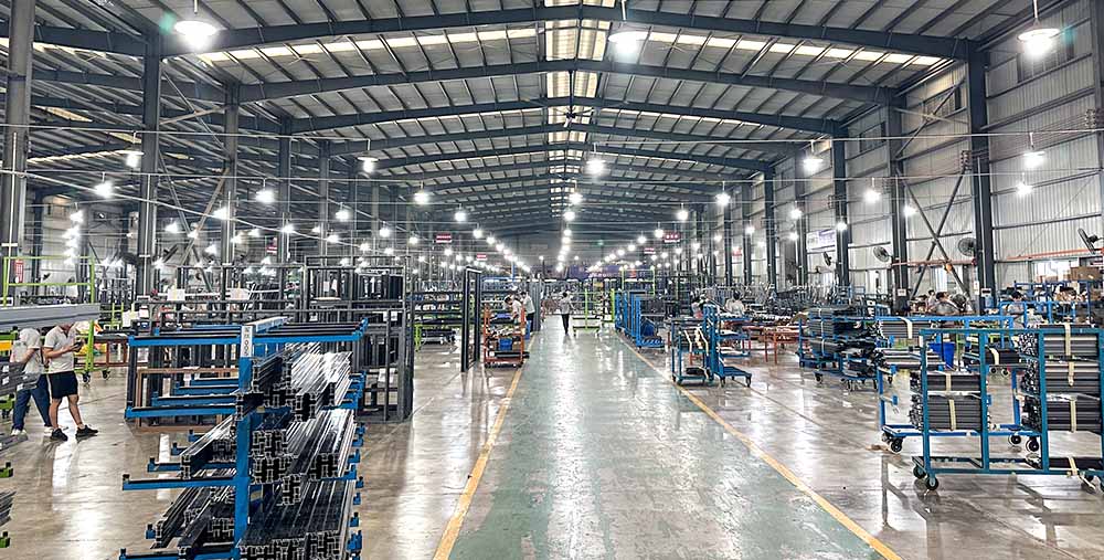 Comprehensive assembly workshop for hardware and sash fitting