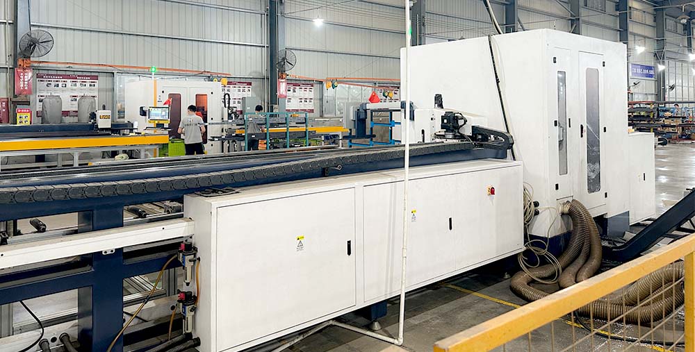CNC digital machining center for aluminum door and window frames